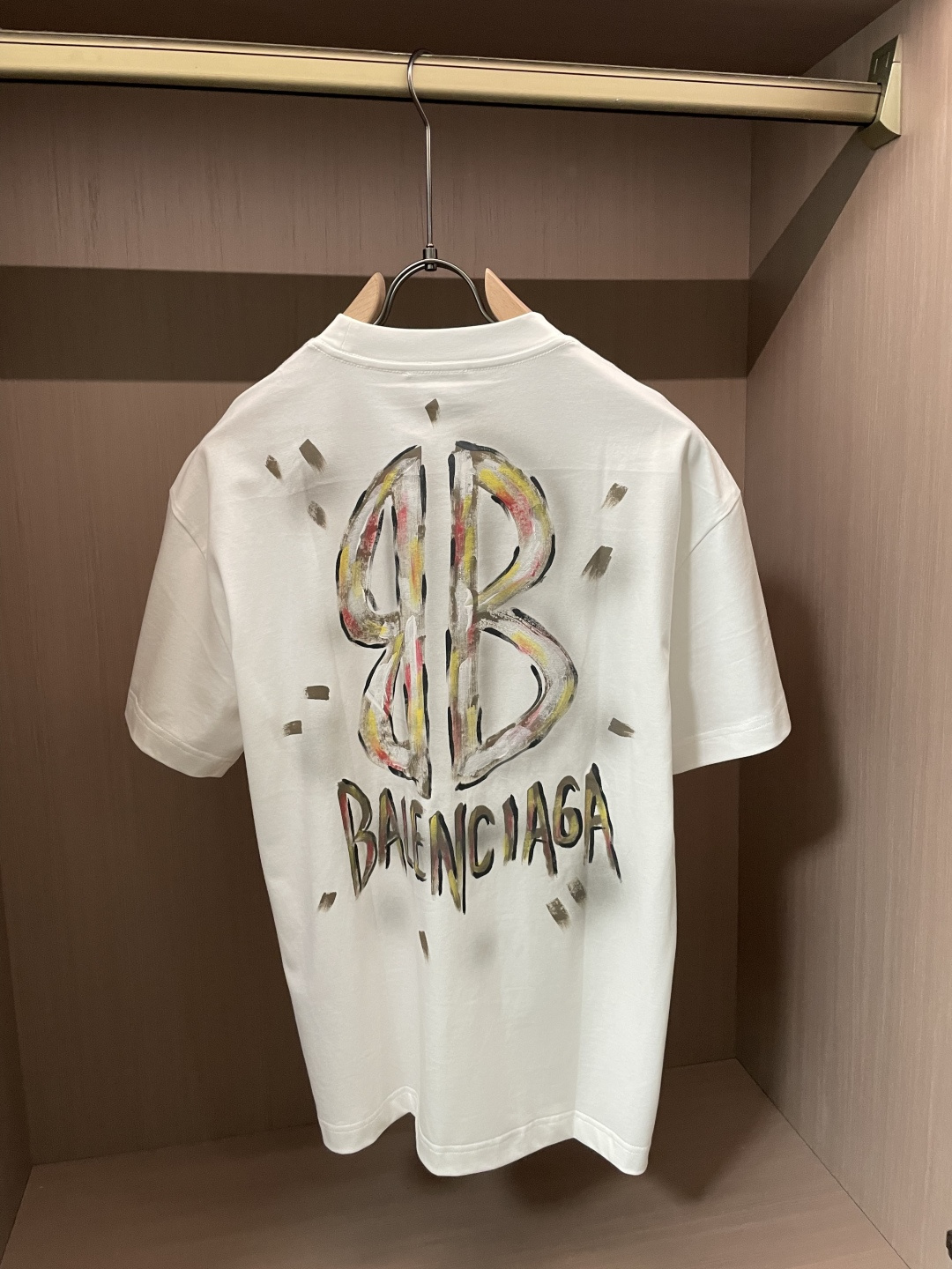 巴黎 2026春夏新款首发专柜最新款短袖圆领T恤 高端订制 设计前卫时尚！品牌logo重工艺设计 高端定