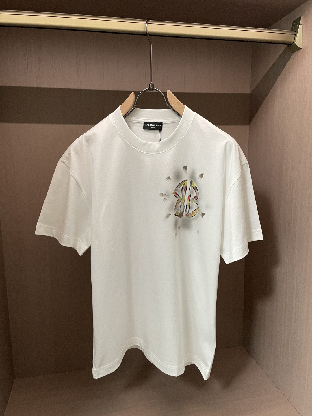 巴黎 2026春夏新款首发专柜最新款短袖圆领T恤 高端订制 设计前卫时尚！品牌logo重工艺设计 高端定