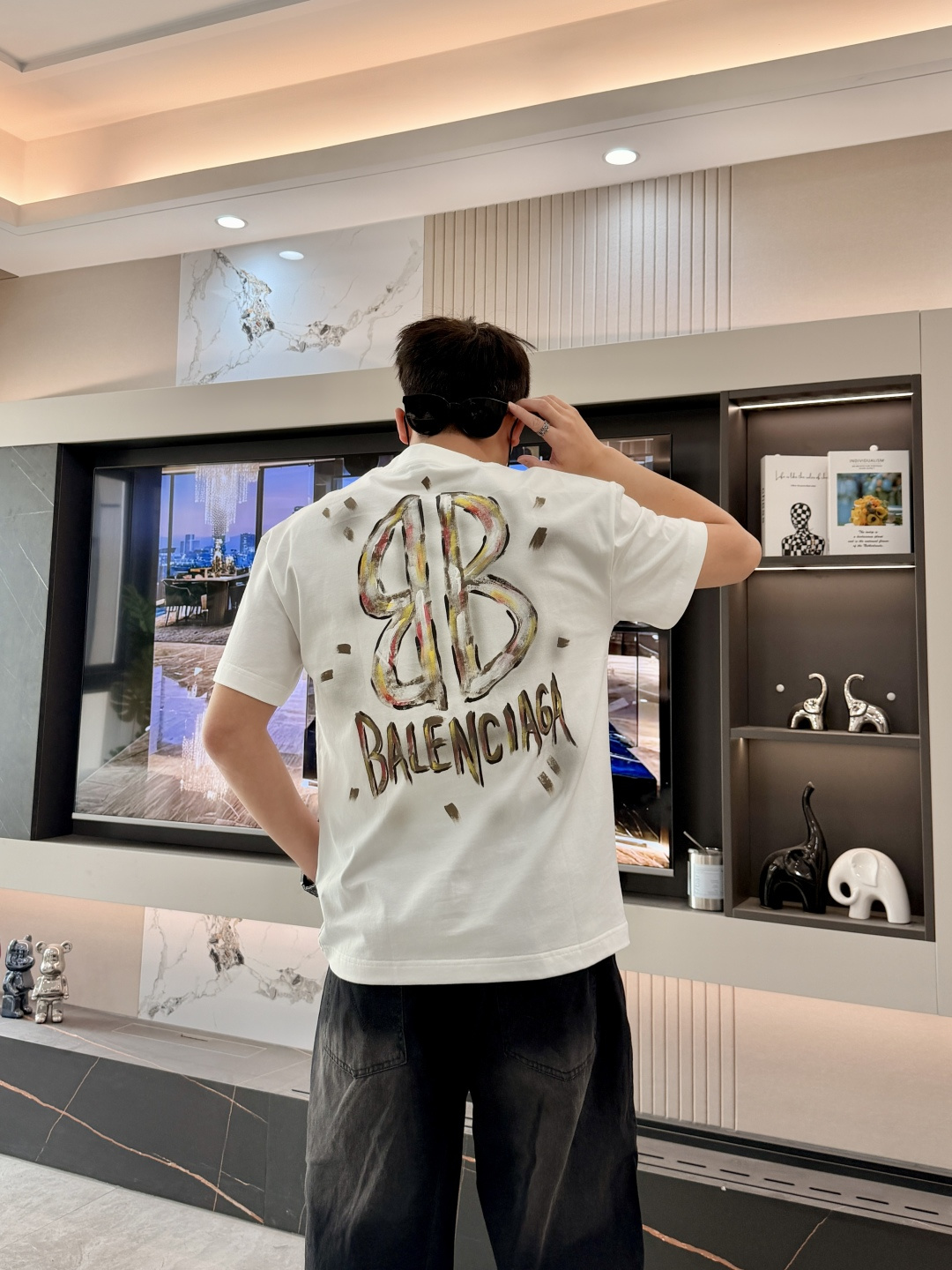 巴黎 2026春夏新款首发专柜最新款短袖圆领T恤 高端订制 设计前卫时尚！品牌logo重工艺设计 高端定