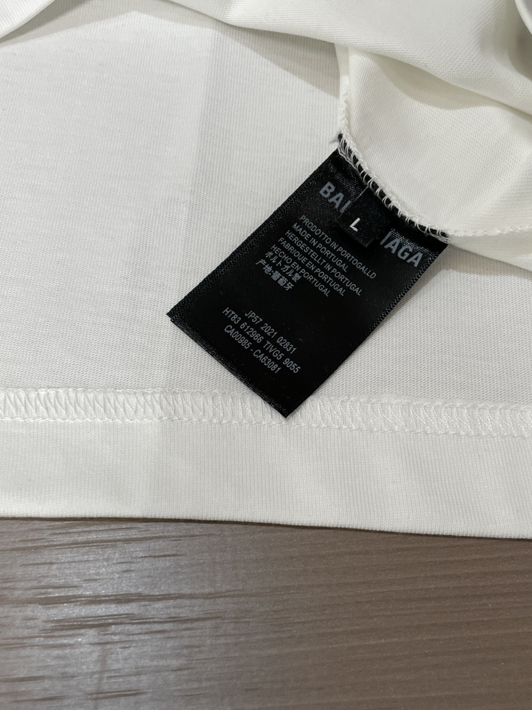 巴黎 2026春夏新款首发专柜最新款短袖圆领T恤 高端订制 设计前卫时尚！品牌logo重工艺设计 高端定