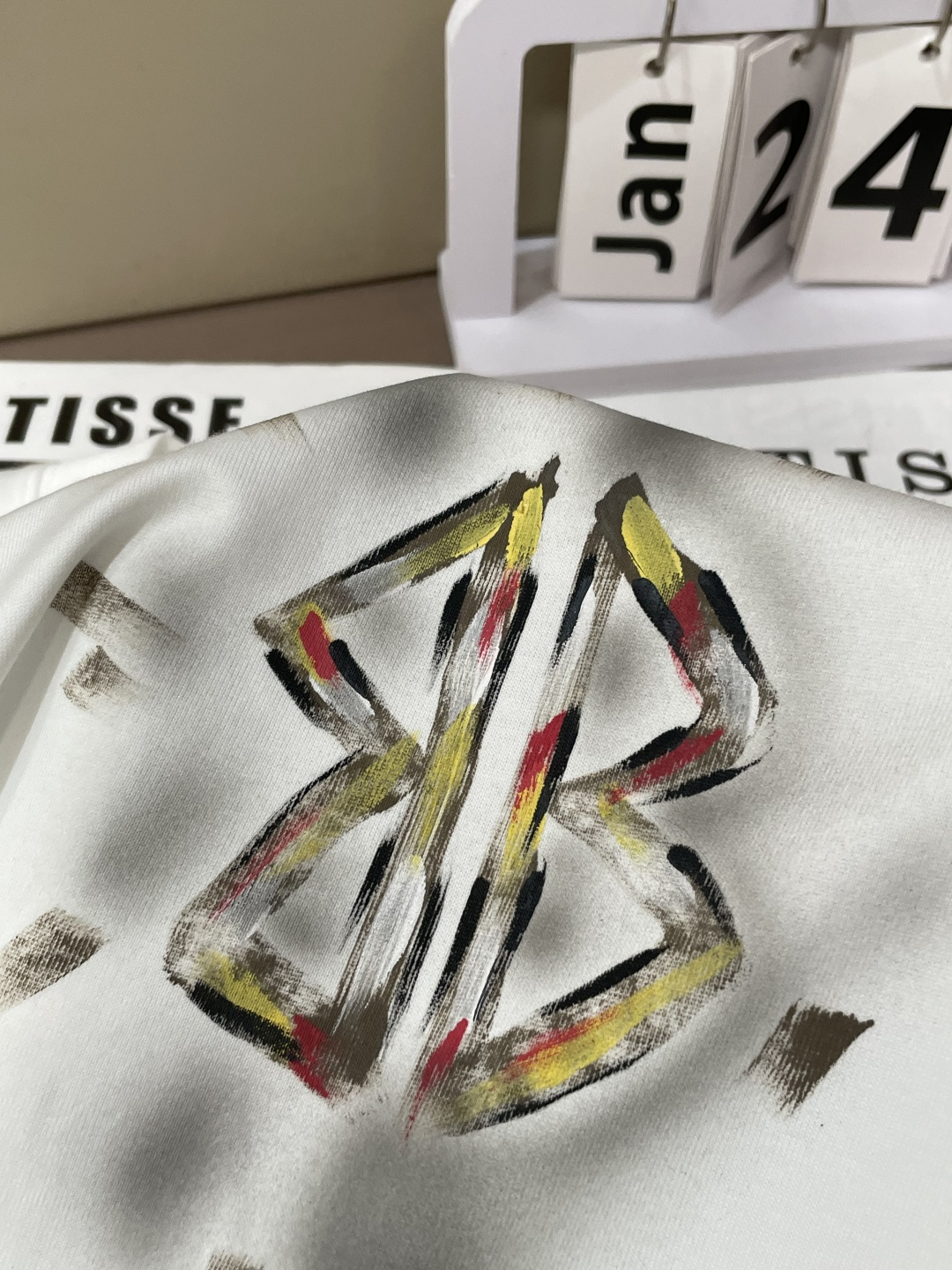 巴黎 2026春夏新款首发专柜最新款短袖圆领T恤 高端订制 设计前卫时尚！品牌logo重工艺设计 高端定