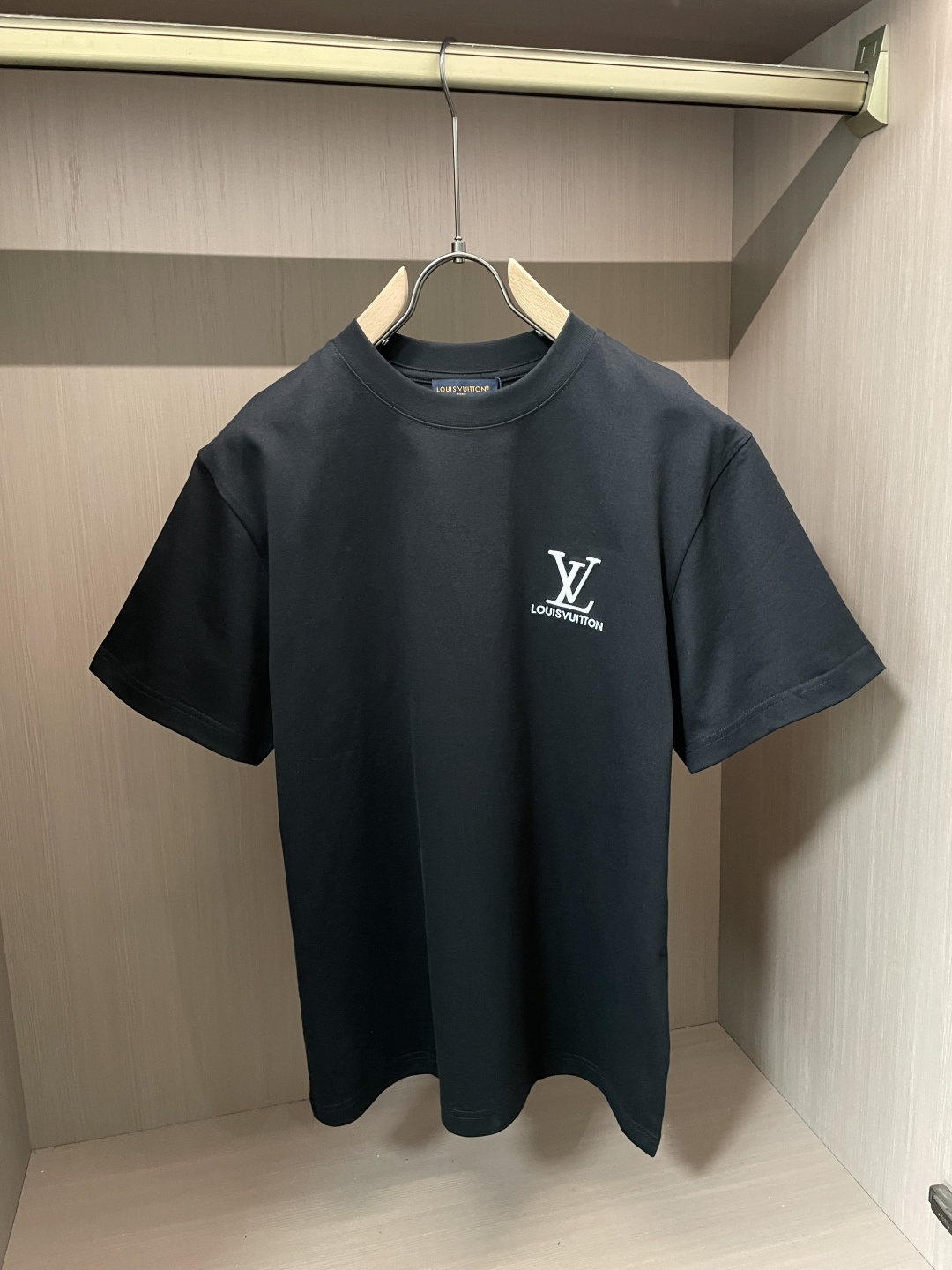 驴家 2026春夏新款首发专柜最新款短袖圆领T恤 高端订制 设计前卫时尚！品牌logo重工艺设计 高端定