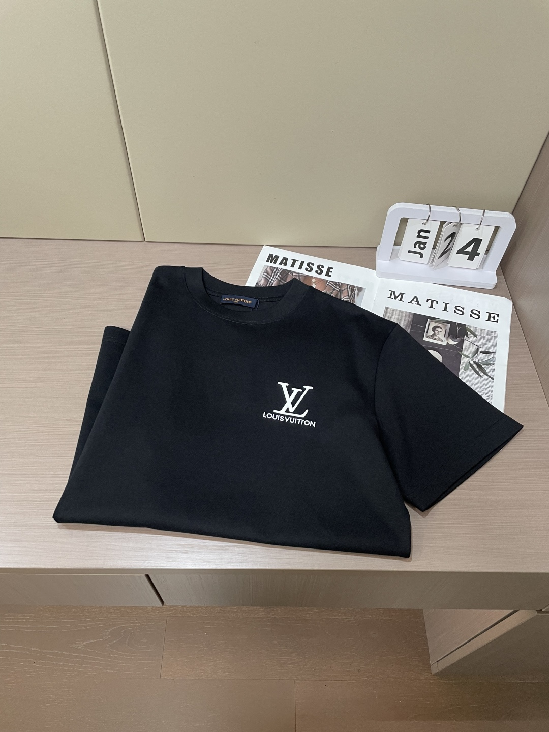 驴家 2026春夏新款首发专柜最新款短袖圆领T恤 高端订制 设计前卫时尚！品牌logo重工艺设计 高端定