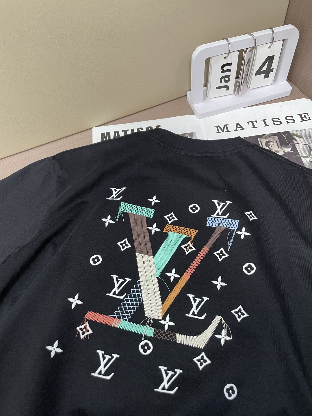 驴家 2026春夏新款首发专柜最新款短袖圆领T恤 高端订制 设计前卫时尚！品牌logo重工艺设计 高端定