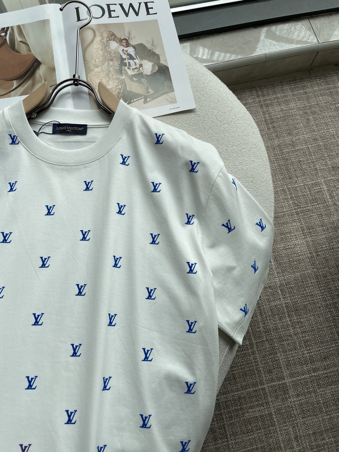 Lv 2026春夏新款首发专柜最新款短袖圆领T恤 高端订制 设计前卫时尚！品牌logo重工艺设计 高端定
