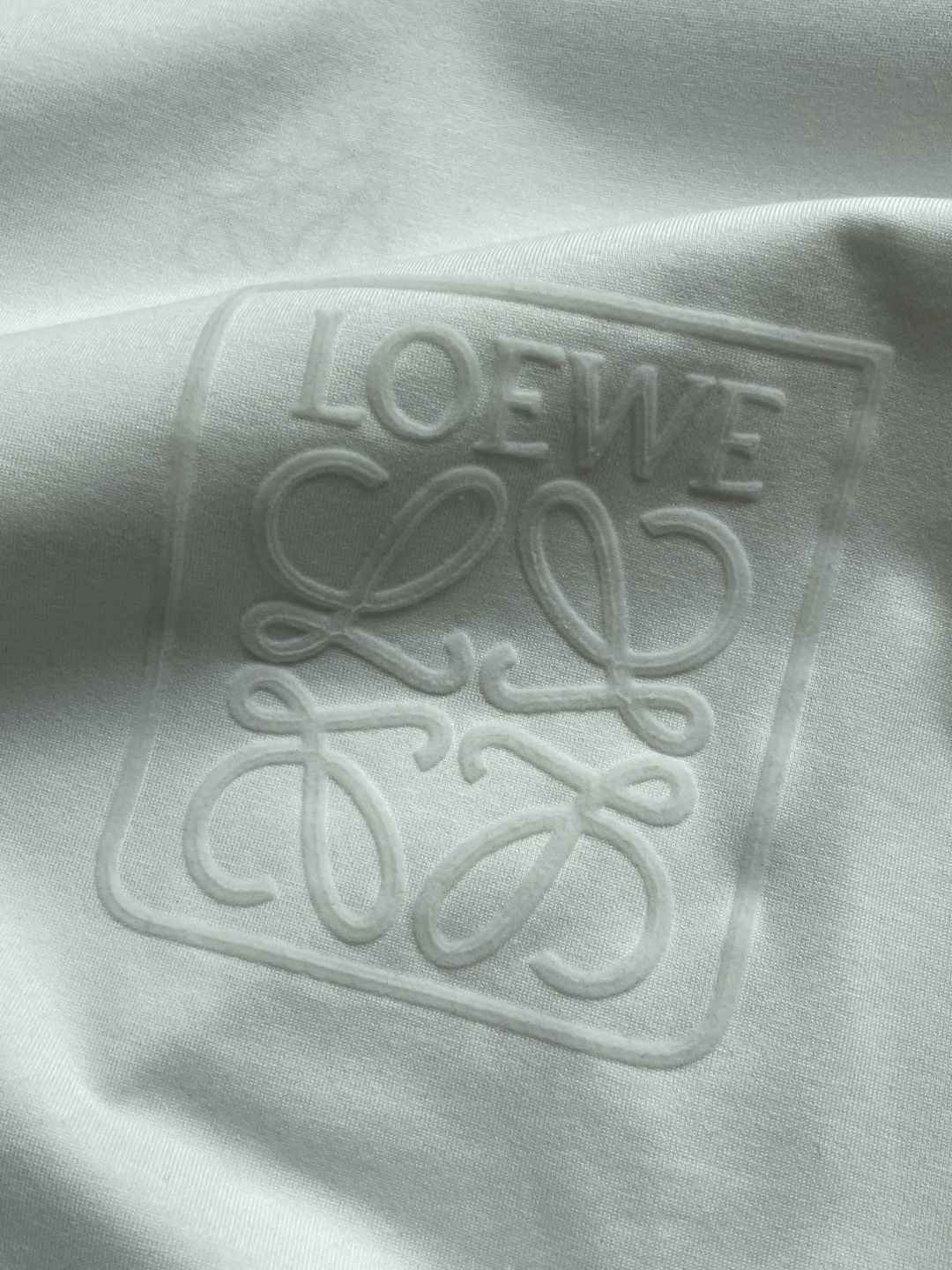 Loewe 2026春夏新款首发专柜最新款短袖圆领T恤 高端订制 设计前卫时尚！品牌logo重工艺设计 
