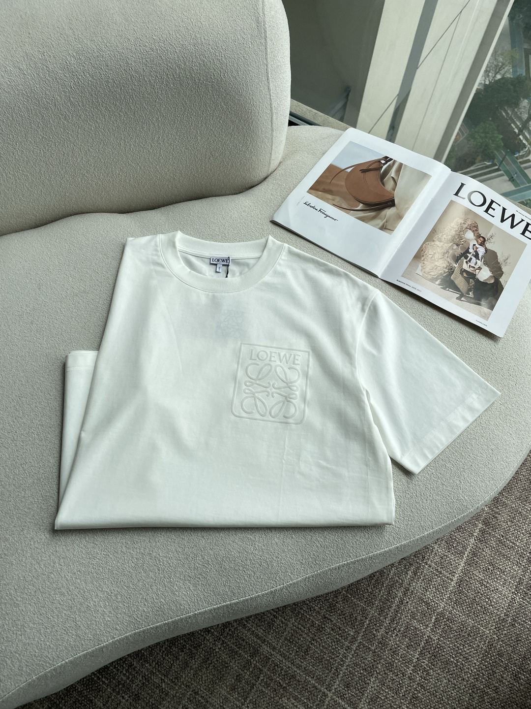Loewe 2026春夏新款首发专柜最新款短袖圆领T恤 高端订制 设计前卫时尚！品牌logo重工艺设计 