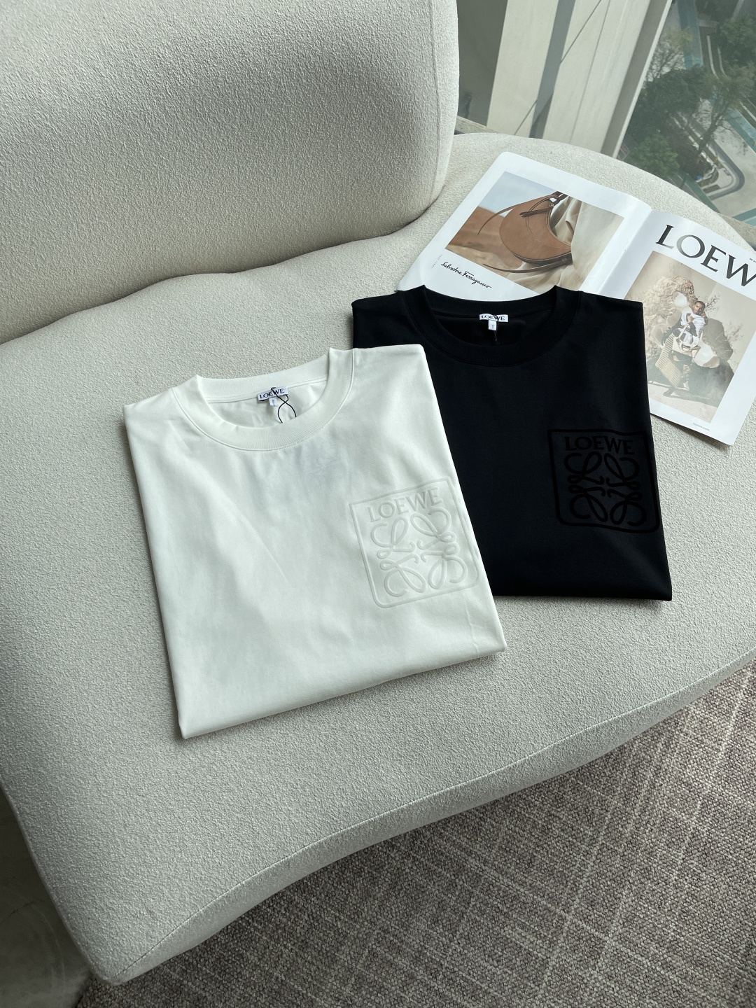 Loewe 2026春夏新款首发专柜最新款短袖圆领T恤 高端订制 设计前卫时尚！品牌logo重工艺设计 