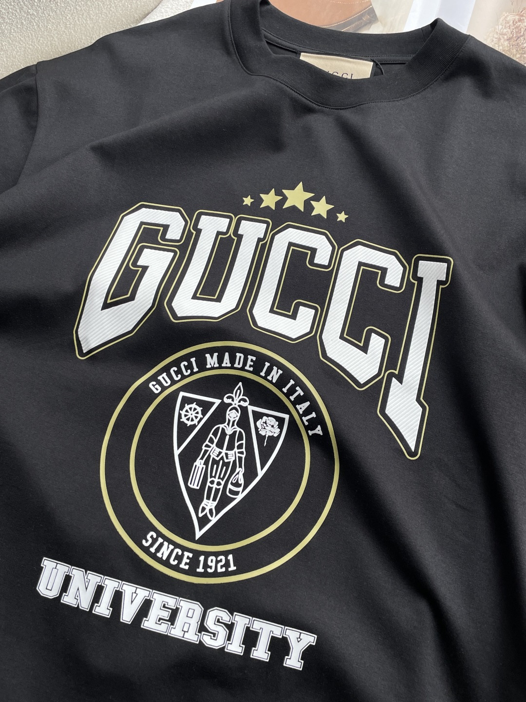 Gucc 2026春夏新款首发专柜最新款短袖圆领T恤 高端订制 设计前卫时尚！品牌logo重工艺设计 高