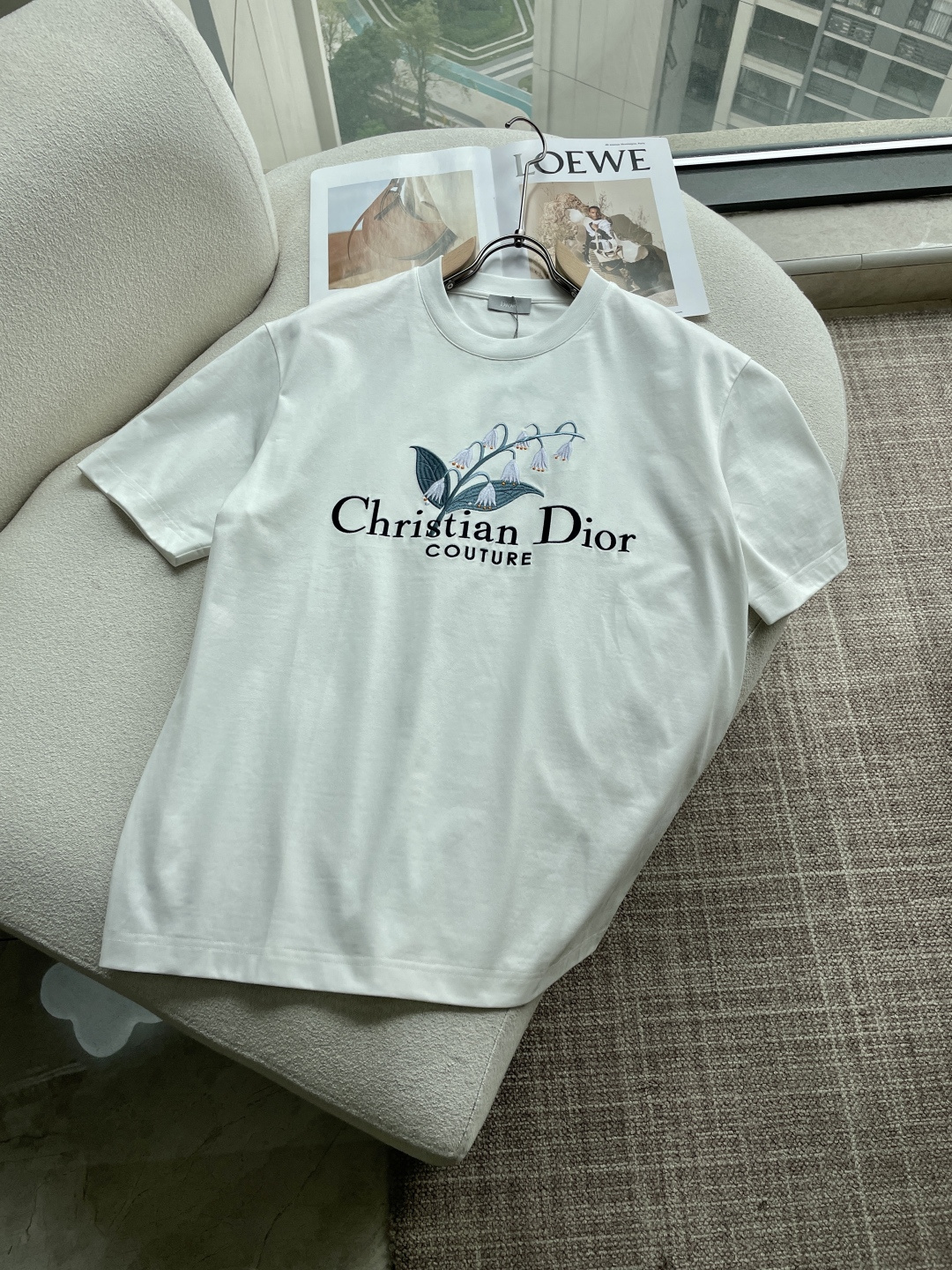 D奥 2026春夏新款首发专柜最新款短袖圆领T恤 高端订制 设计前卫时尚！品牌logo重工艺设计 高端定