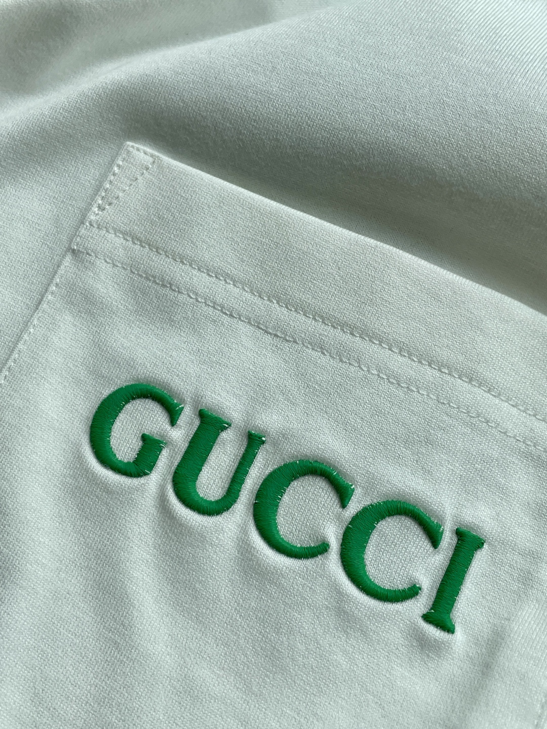 GUCC 2026春夏新款首发专柜最新款短袖圆领T恤 高端订制 设计前卫时尚！品牌logo重工艺设计 高