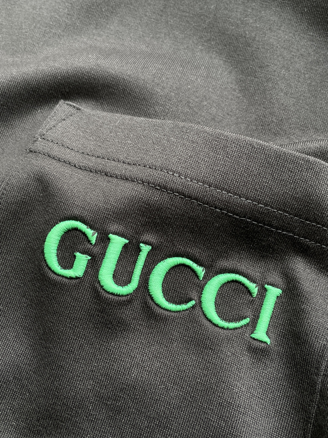 GUCC 2026春夏新款首发专柜最新款短袖圆领T恤 高端订制 设计前卫时尚！品牌logo重工艺设计 高