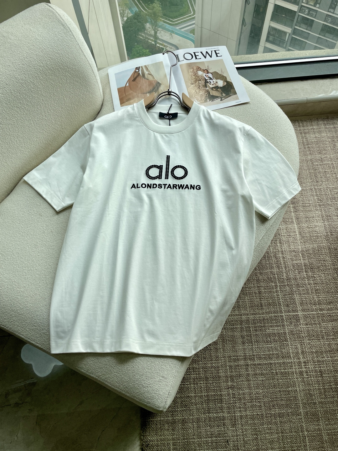 alo 2026春夏新款首发专柜最新款短袖圆领T恤 高端订制 设计前卫时尚！品牌logo重工艺设计 高端