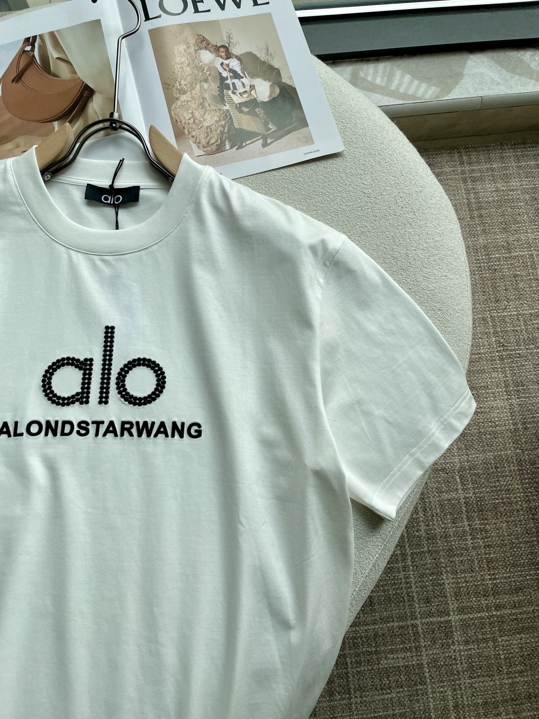 alo 2026春夏新款首发专柜最新款短袖圆领T恤 高端订制 设计前卫时尚！品牌logo重工艺设计 高端