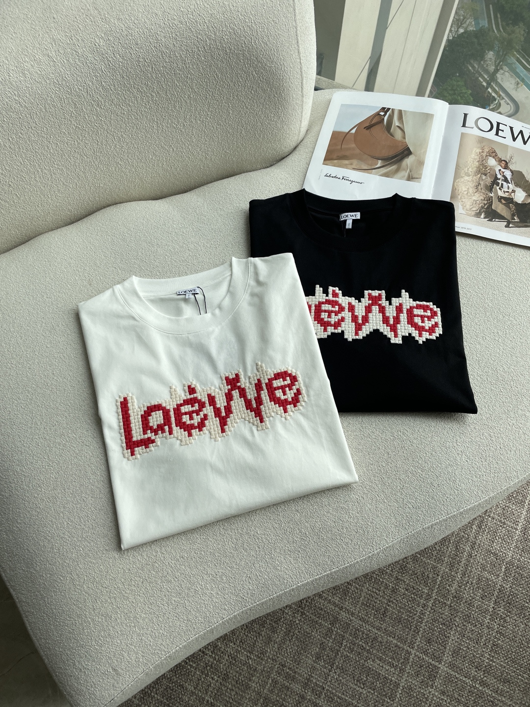 Loewe 2026春夏新款首发专柜最新款短袖圆领T恤 高端订制 设计前卫时尚！品牌logo重工艺设计 