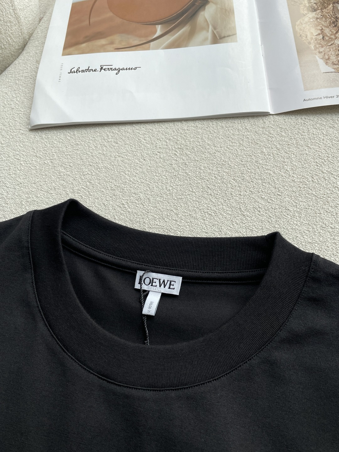 Loewe 2026春夏新款首发专柜最新款短袖圆领T恤 高端订制 设计前卫时尚！品牌logo重工艺设计 