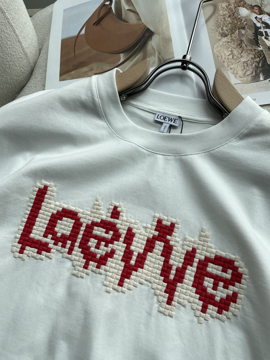 Loewe 2026春夏新款首发专柜最新款短袖圆领T恤 高端订制 设计前卫时尚！品牌logo重工艺设计 