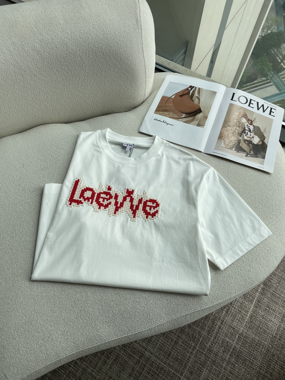 Loewe 2026春夏新款首发专柜最新款短袖圆领T恤 高端订制 设计前卫时尚！品牌logo重工艺设计 