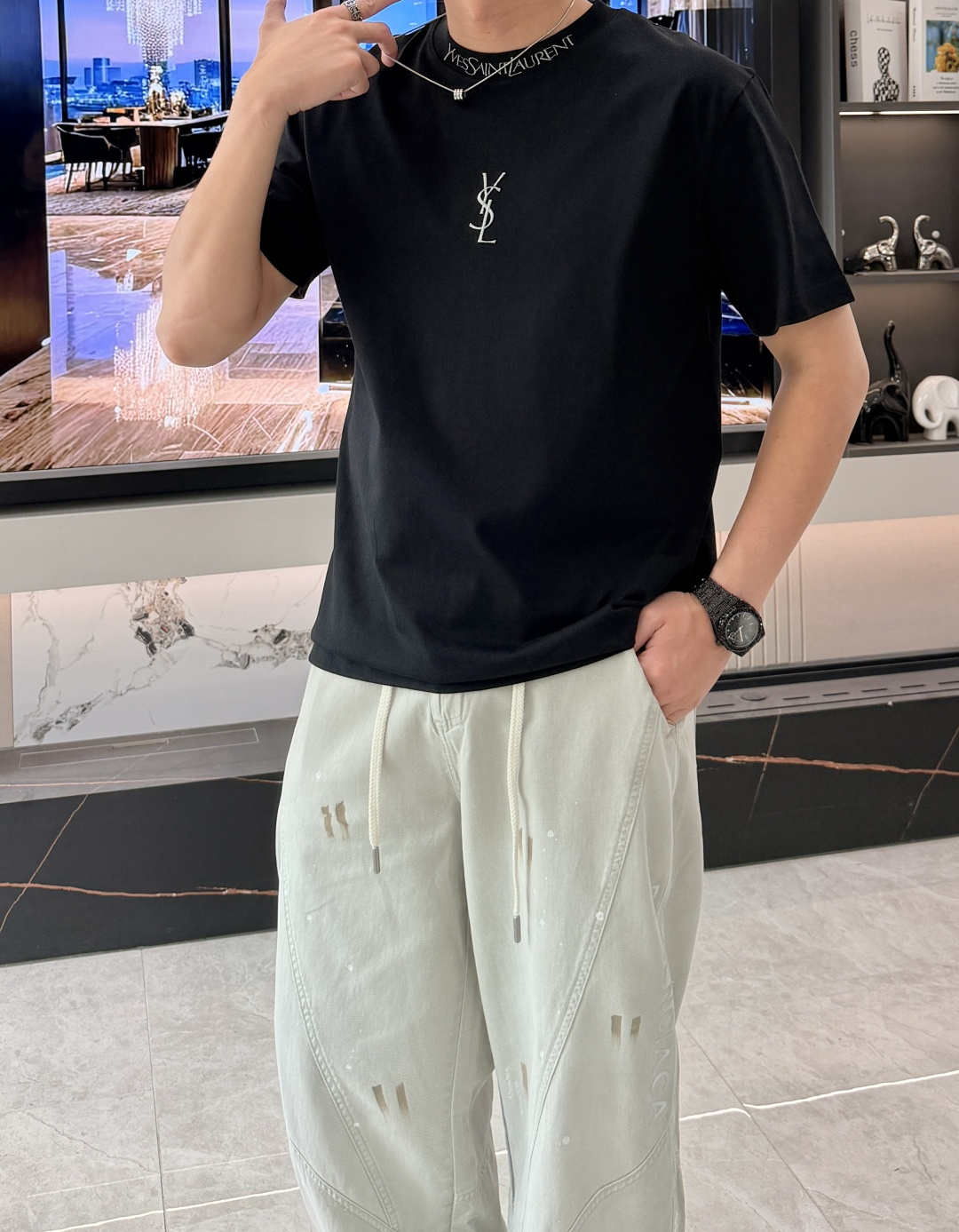 NO:746642,Saint Laurent's 2026 spring and summer new style debut counter, the latest short-sleeved round neck T-shirt, high-end customization, avant-garde and fashionable design!  The brand logo is designed with heavy craftsmanship. High-end customized mercerized long-staple cotton fabric. Soft to the touch. Comfortable to wear. Exquisite stitching at the counter level. Fine workmanship. The upper body effect is incomparably handsome!  A must-have item for a stylish man!  Color Black White Size M-3XL, saint laurent, T-shirt, tees, t-shirt,19860909圣罗兰 2026春夏新款首发专柜最新款短袖圆领T恤 高端订制 设计前卫时尚！品牌logo重工艺设计 高端定制丝光长绒棉面料.手感柔软.穿着舒适.专柜级别精致车线.做工精细.上身效果无敌帅气！型男必备单品！ 颜色黑色 白色 码数M-3XL,,saint laurent,T-shirt,tees，t-shirt,,Men's clothing