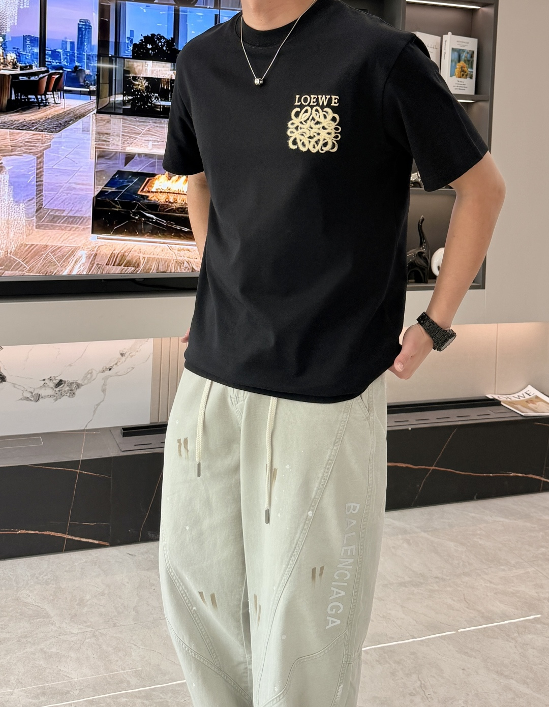 Loewe 2026春夏新款首发专柜最新款短袖圆领T恤 高端订制 设计前卫时尚！品牌logo重工艺设计 