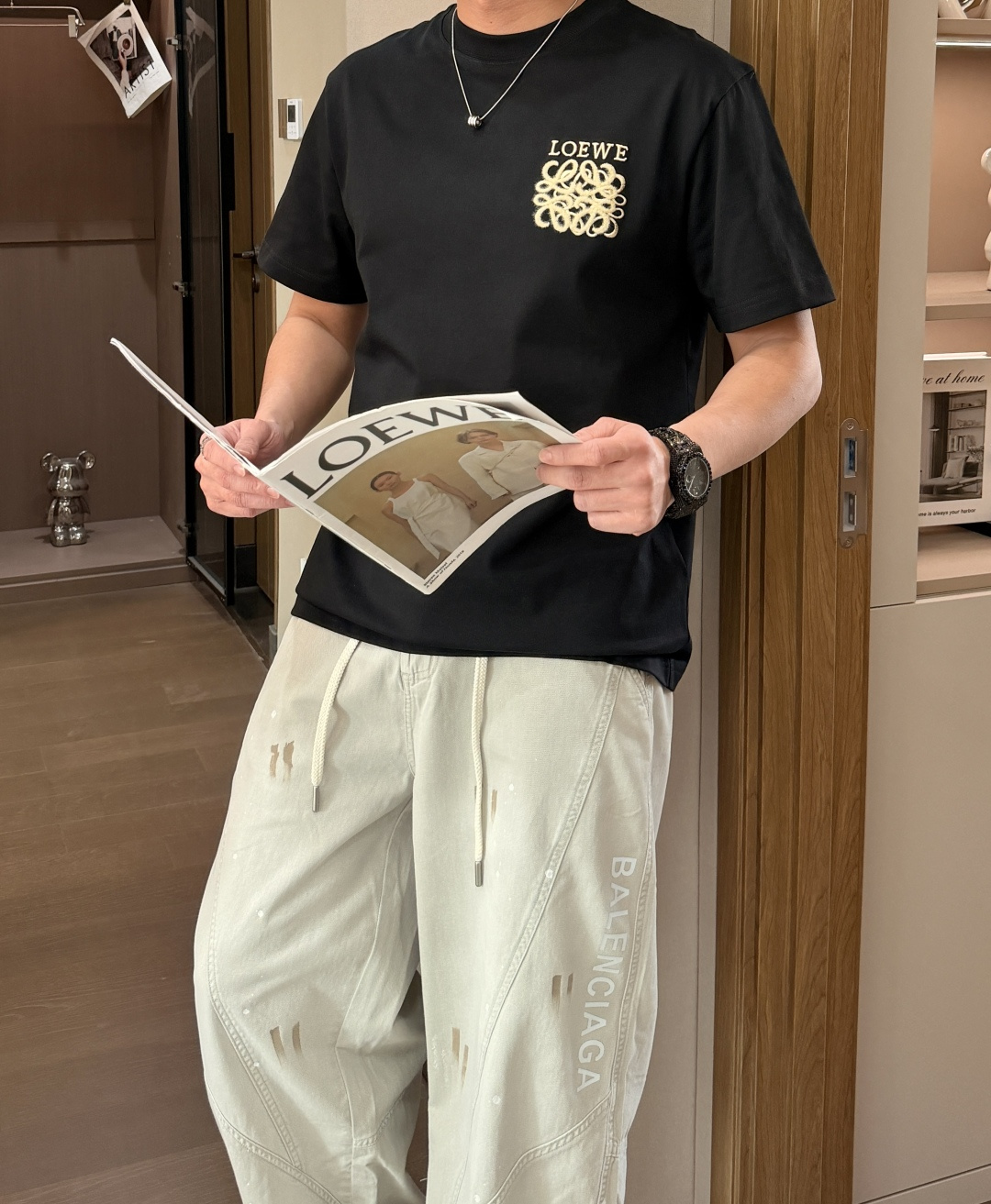Loewe 2026春夏新款首发专柜最新款短袖圆领T恤 高端订制 设计前卫时尚！品牌logo重工艺设计 