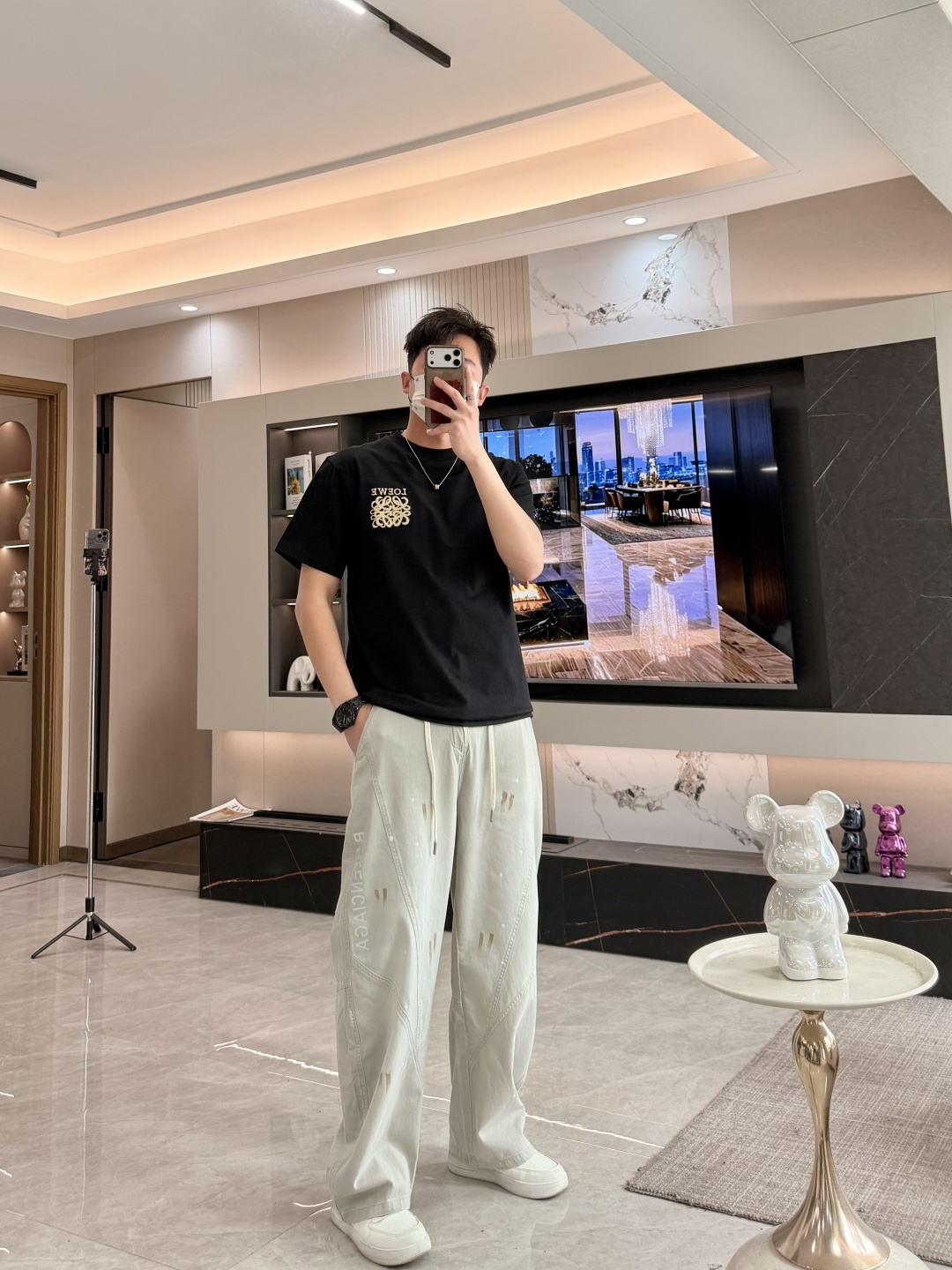 Loewe 2026春夏新款首发专柜最新款短袖圆领T恤 高端订制 设计前卫时尚！品牌logo重工艺设计 