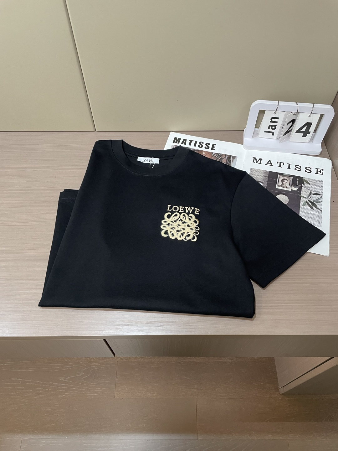 Loewe 2026春夏新款首发专柜最新款短袖圆领T恤 高端订制 设计前卫时尚！品牌logo重工艺设计 