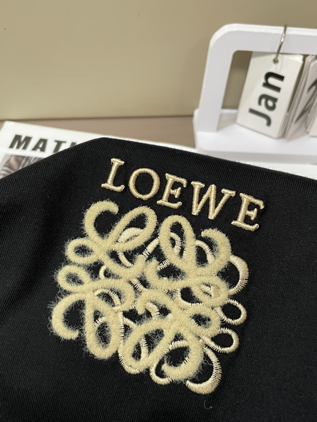 Loewe 2026春夏新款首发专柜最新款短袖圆领T恤 高端订制 设计前卫时尚！品牌logo重工艺设计 