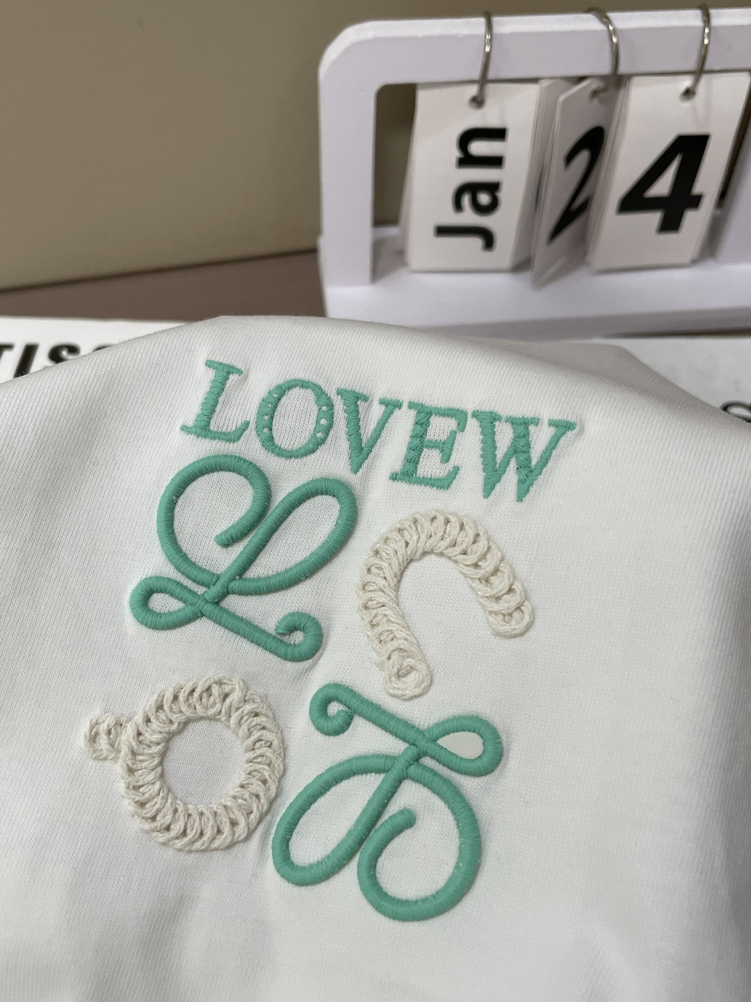 Loewe 2026春夏新款首发专柜最新款短袖圆领T恤 高端订制 设计前卫时尚！品牌logo重工艺设计 