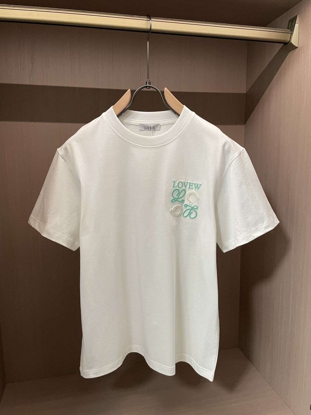 Loewe 2026春夏新款首发专柜最新款短袖圆领T恤 高端订制 设计前卫时尚！品牌logo重工艺设计 