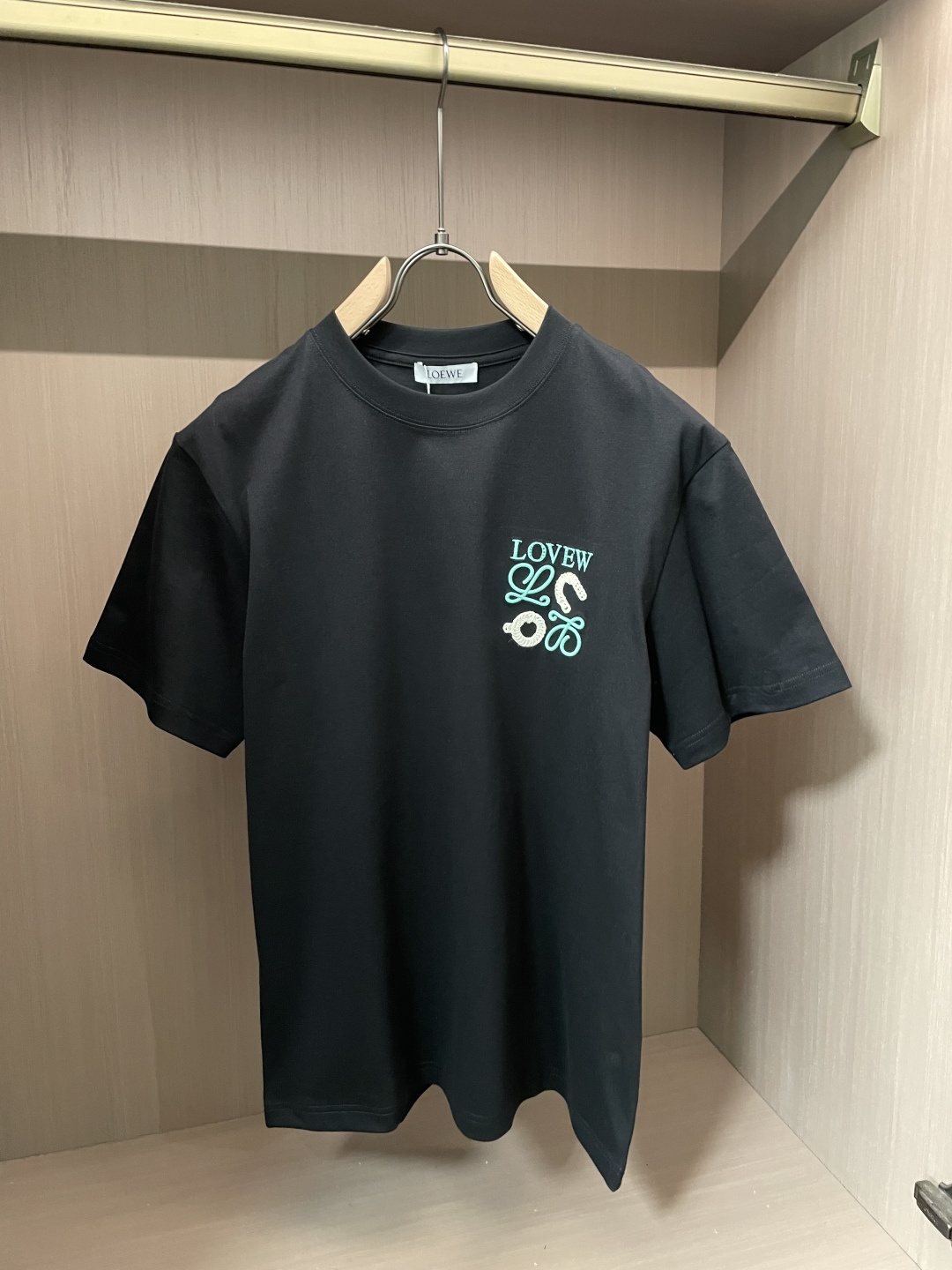 Loewe 2026春夏新款首发专柜最新款短袖圆领T恤 高端订制 设计前卫时尚！品牌logo重工艺设计 