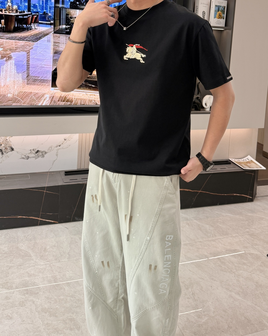 Bur 2026春夏新款首发专柜最新款短袖圆领T恤 高端订制 设计前卫时尚！品牌logo重工艺设计 高端