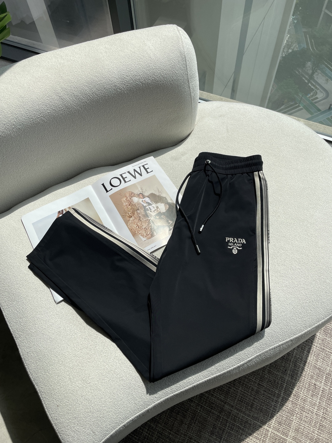 PRAD 2026春夏 最新休闲裤 潮人必备 版型超赞，能很好的修复各种腿型，非常个性！柔软排汗，舒适度
