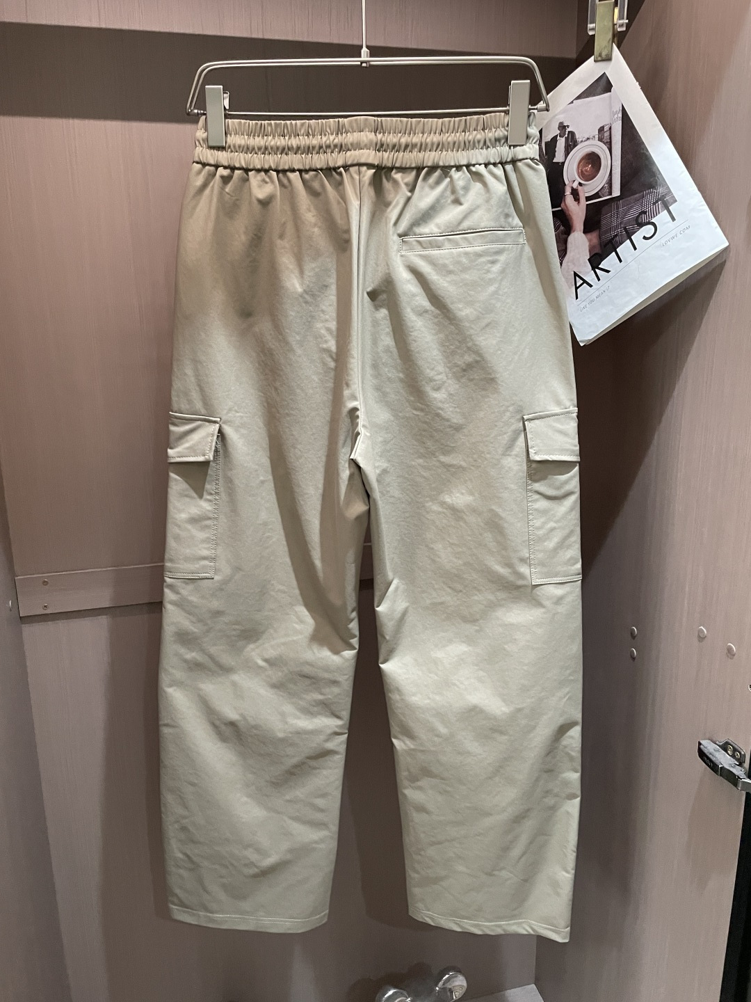 Lv 2026春夏 最新休闲裤 潮人必备 版型超赞，能很好的修复各种腿型，非常个性！柔软排汗，舒适度极高