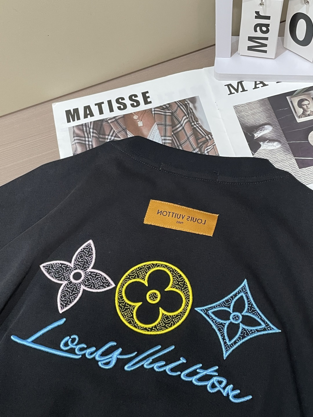 Lv 2026春夏款/官网同步面料采用重磅纯棉精梳棉面料，OS宽松版型，上身版型超正！日常百搭，衣橱必备