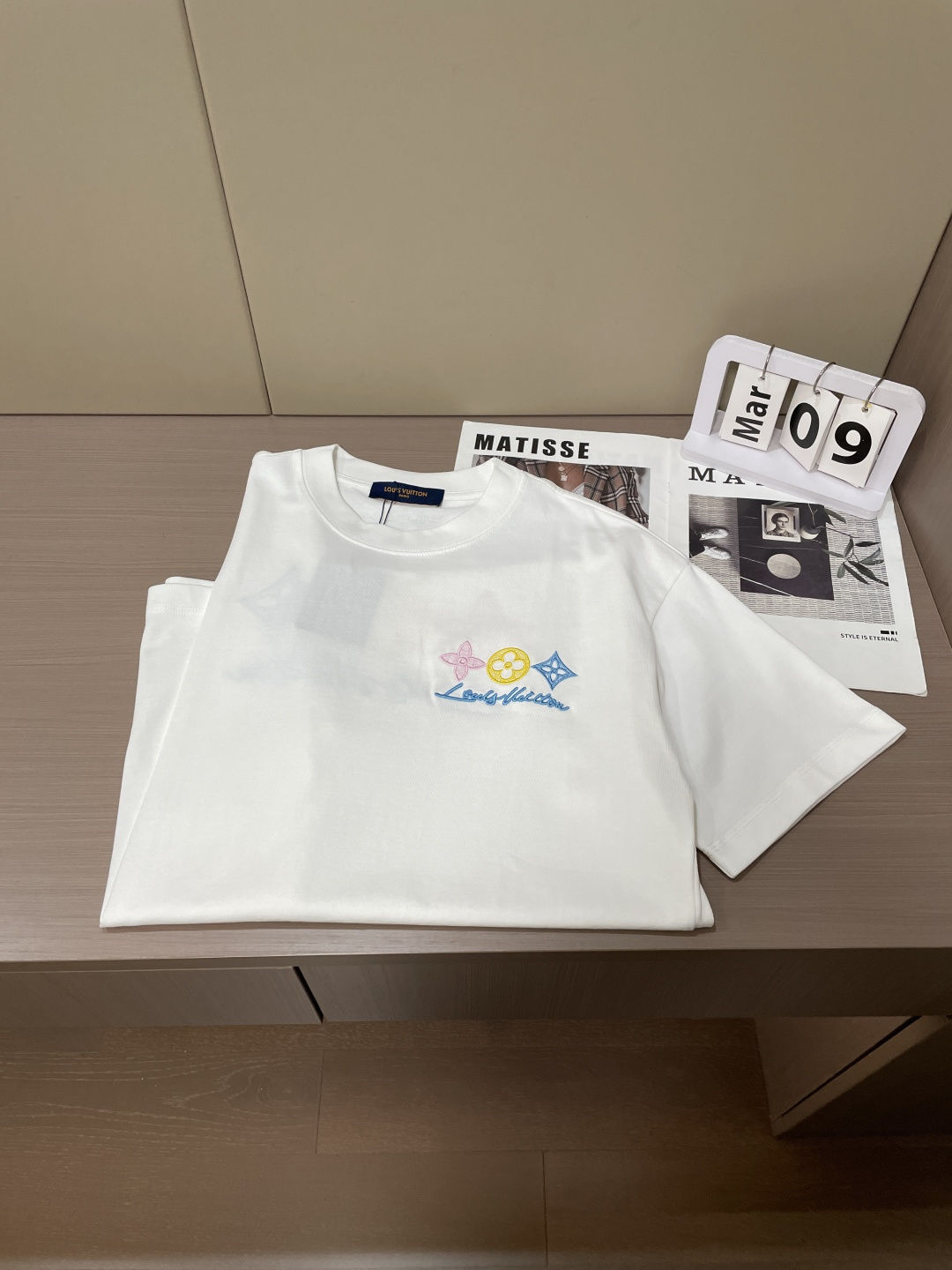 Lv 2026春夏款/官网同步面料采用重磅纯棉精梳棉面料，OS宽松版型，上身版型超正！日常百搭，衣橱必备