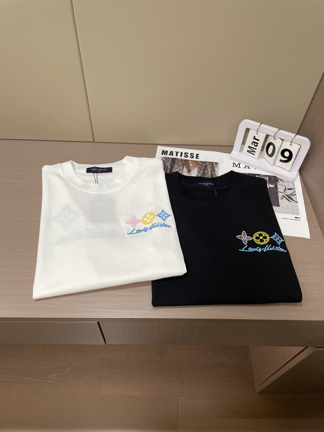 Lv 2026春夏款/官网同步面料采用重磅纯棉精梳棉面料，OS宽松版型，上身版型超正！日常百搭，衣橱必备