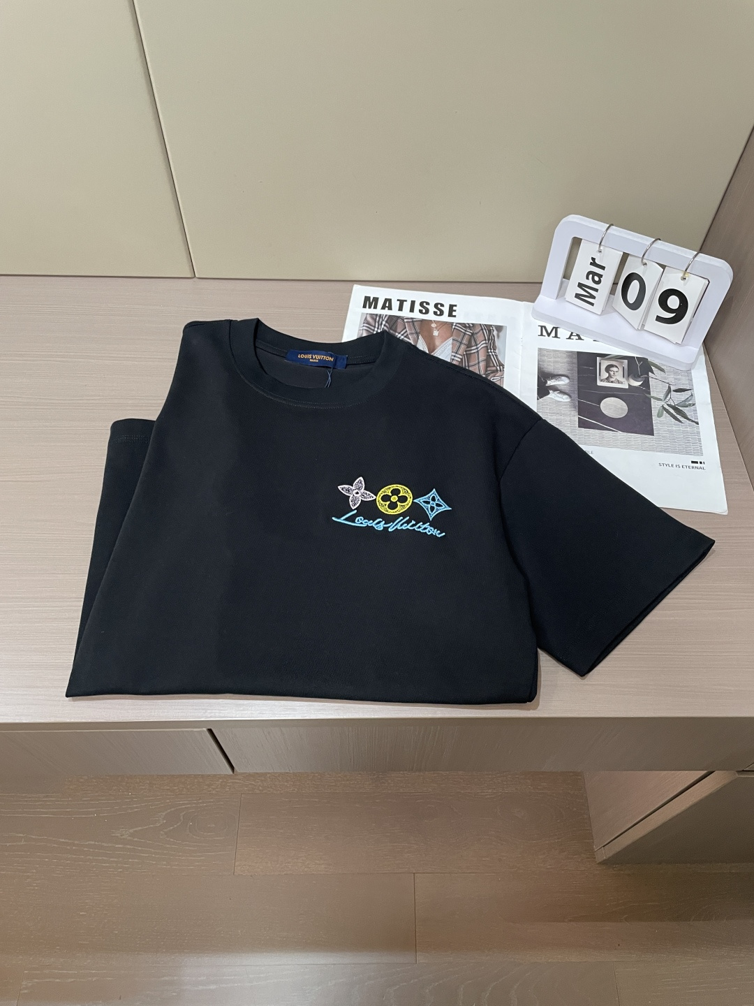 Lv 2026春夏款/官网同步面料采用重磅纯棉精梳棉面料，OS宽松版型，上身版型超正！日常百搭，衣橱必备