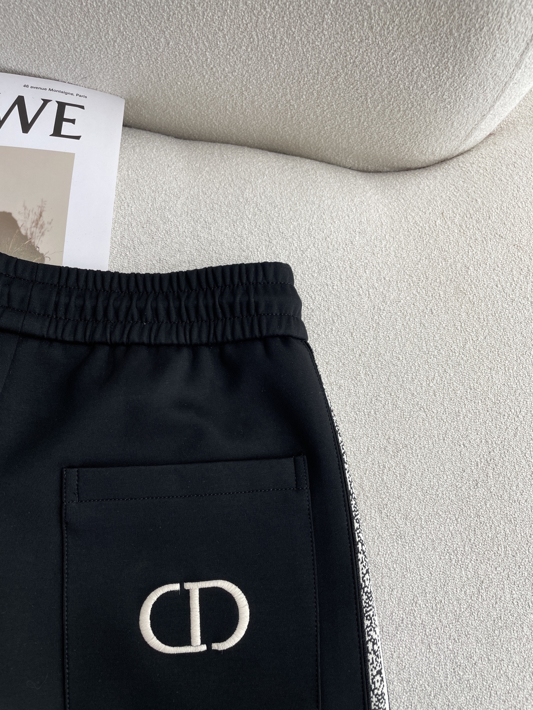 Dior 2026春夏 最新休闲裤 潮人必备 版型超赞，能很好的修复各种腿型，非常个性！柔软排汗，舒适度