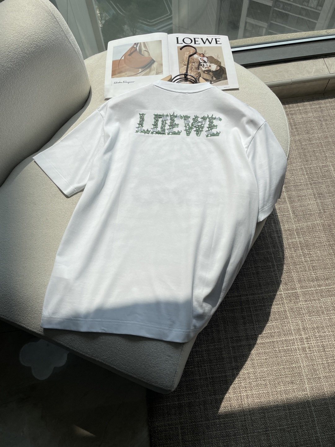 Loewe 2026春夏新款首发专柜最新款短袖圆领T恤 高端订制 设计前卫时尚！品牌logo重工艺设计 