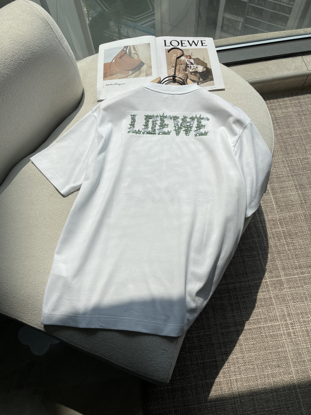 Loewe 2026春夏新款首发专柜最新款短袖圆领T恤 高端订制 设计前卫时尚！品牌logo重工艺设计 