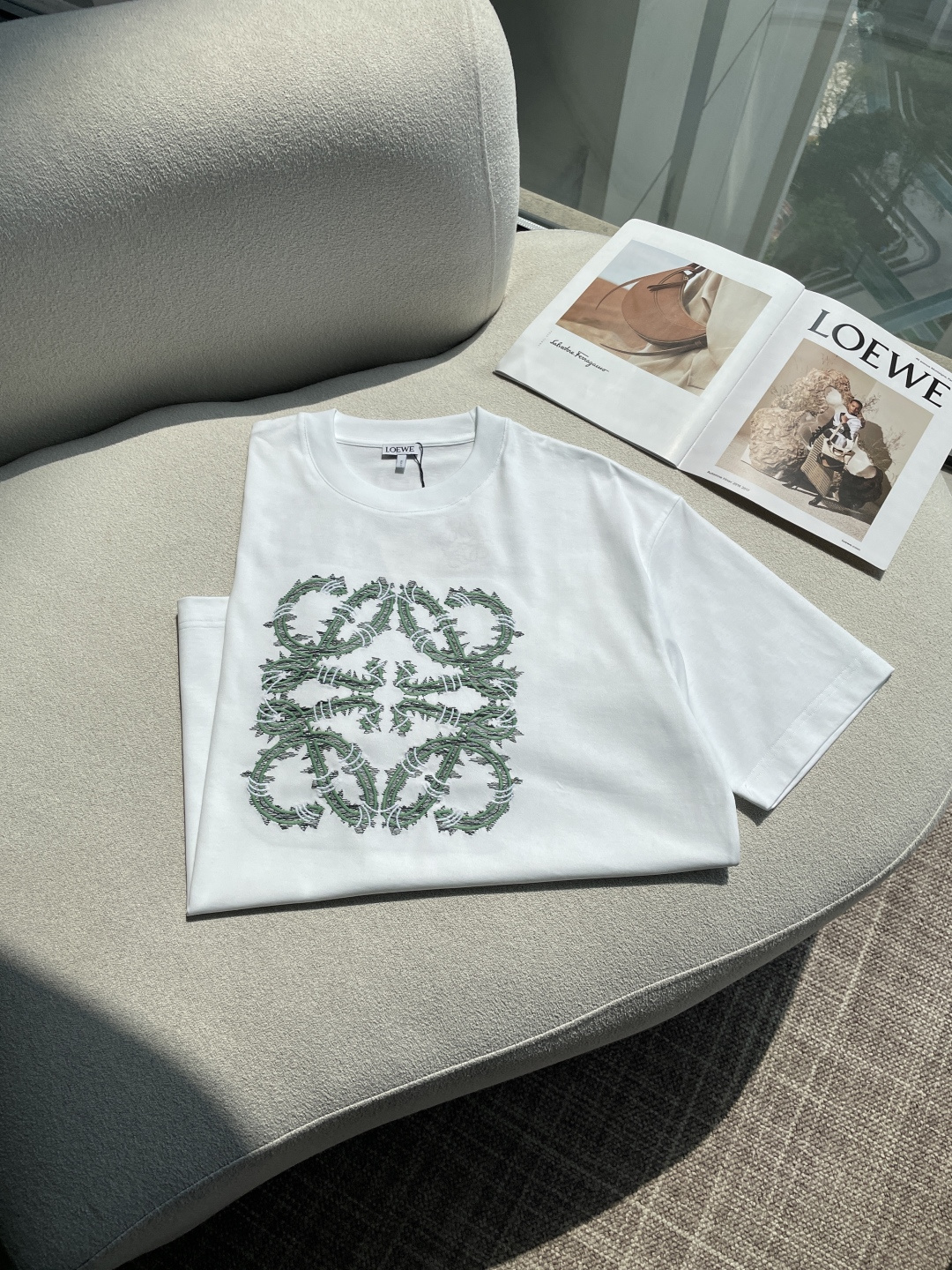 Loewe 2026春夏新款首发专柜最新款短袖圆领T恤 高端订制 设计前卫时尚！品牌logo重工艺设计 