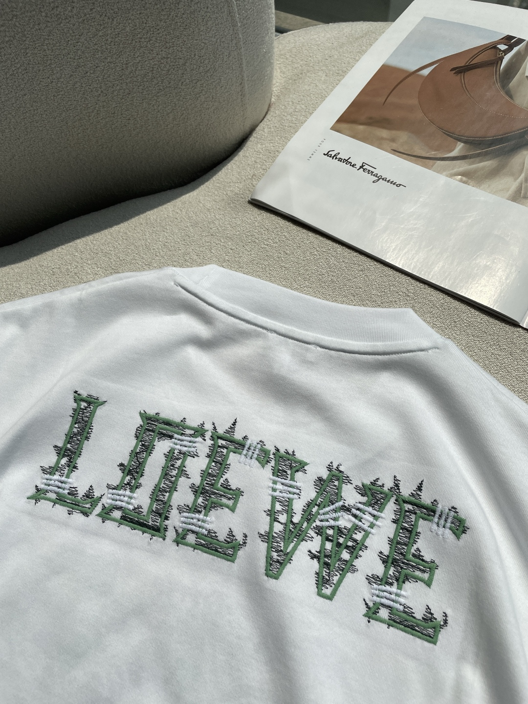 Loewe 2026春夏新款首发专柜最新款短袖圆领T恤 高端订制 设计前卫时尚！品牌logo重工艺设计 
