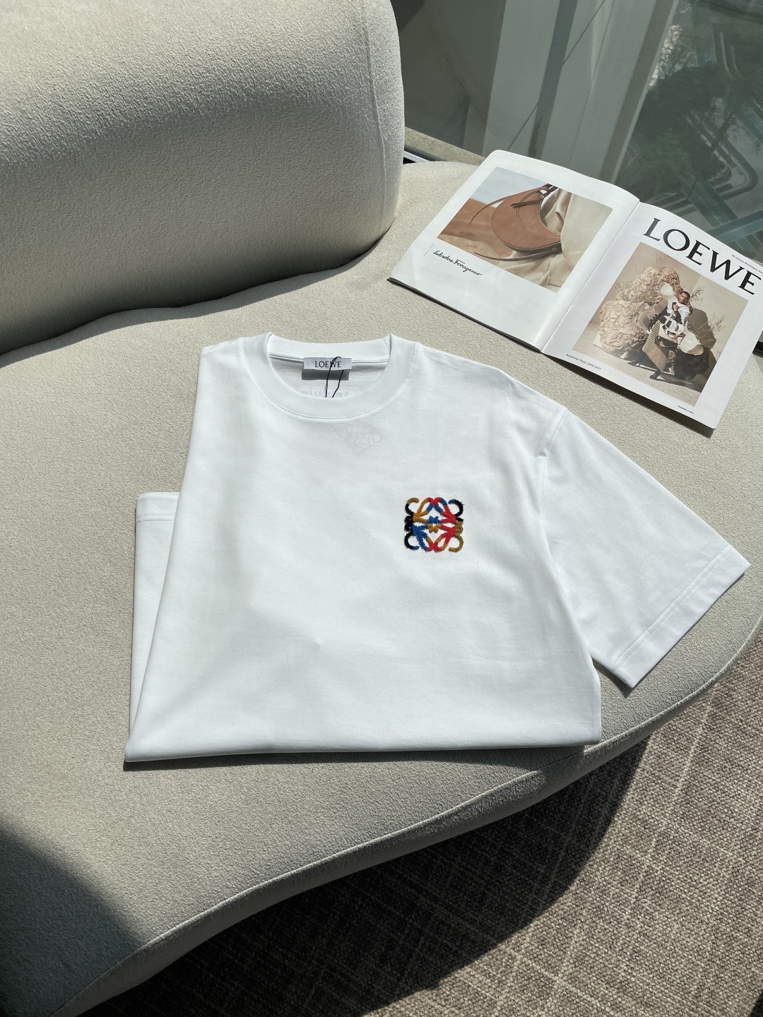 Loewe 2026春夏新款首发专柜最新款短袖圆领T恤 高端订制 设计前卫时尚！品牌logo重工艺设计 
