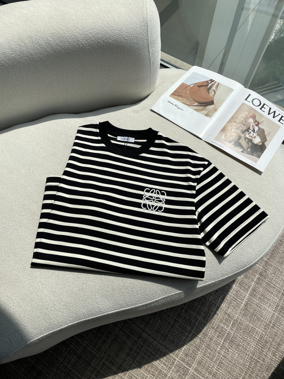 Loewe 2026春夏新款首发专柜最新款短袖圆领T恤 高端订制 设计前卫时尚！品牌logo重工艺设计 