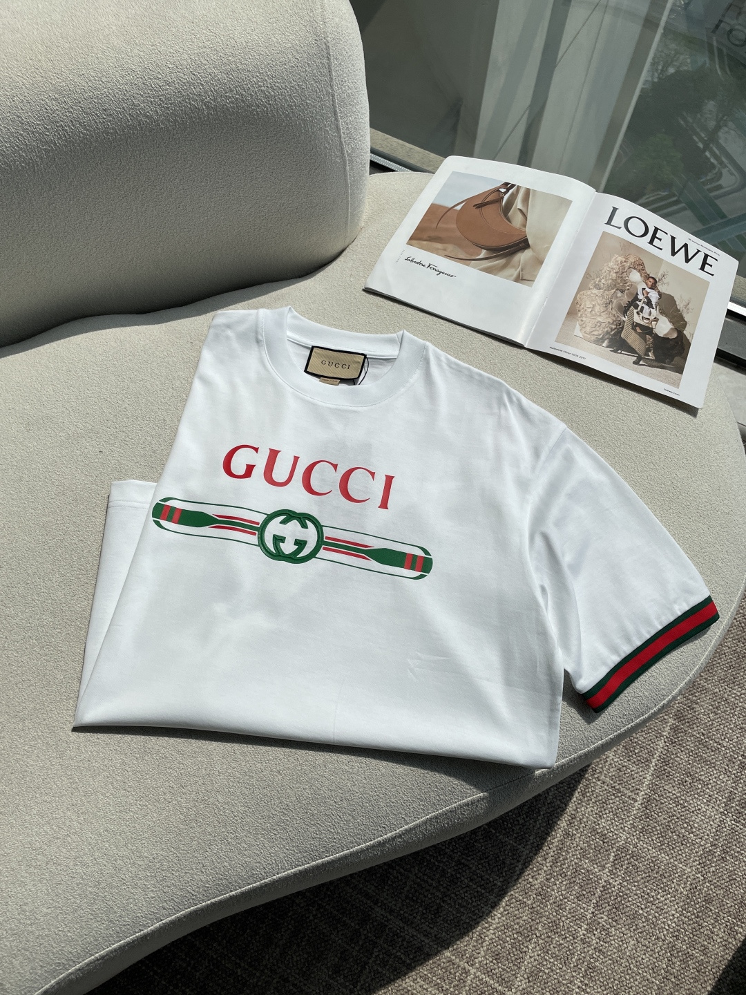 Gucc 2026春夏新款首发专柜最新款短袖圆领T恤 高端订制 设计前卫时尚！品牌logo重工艺设计 高