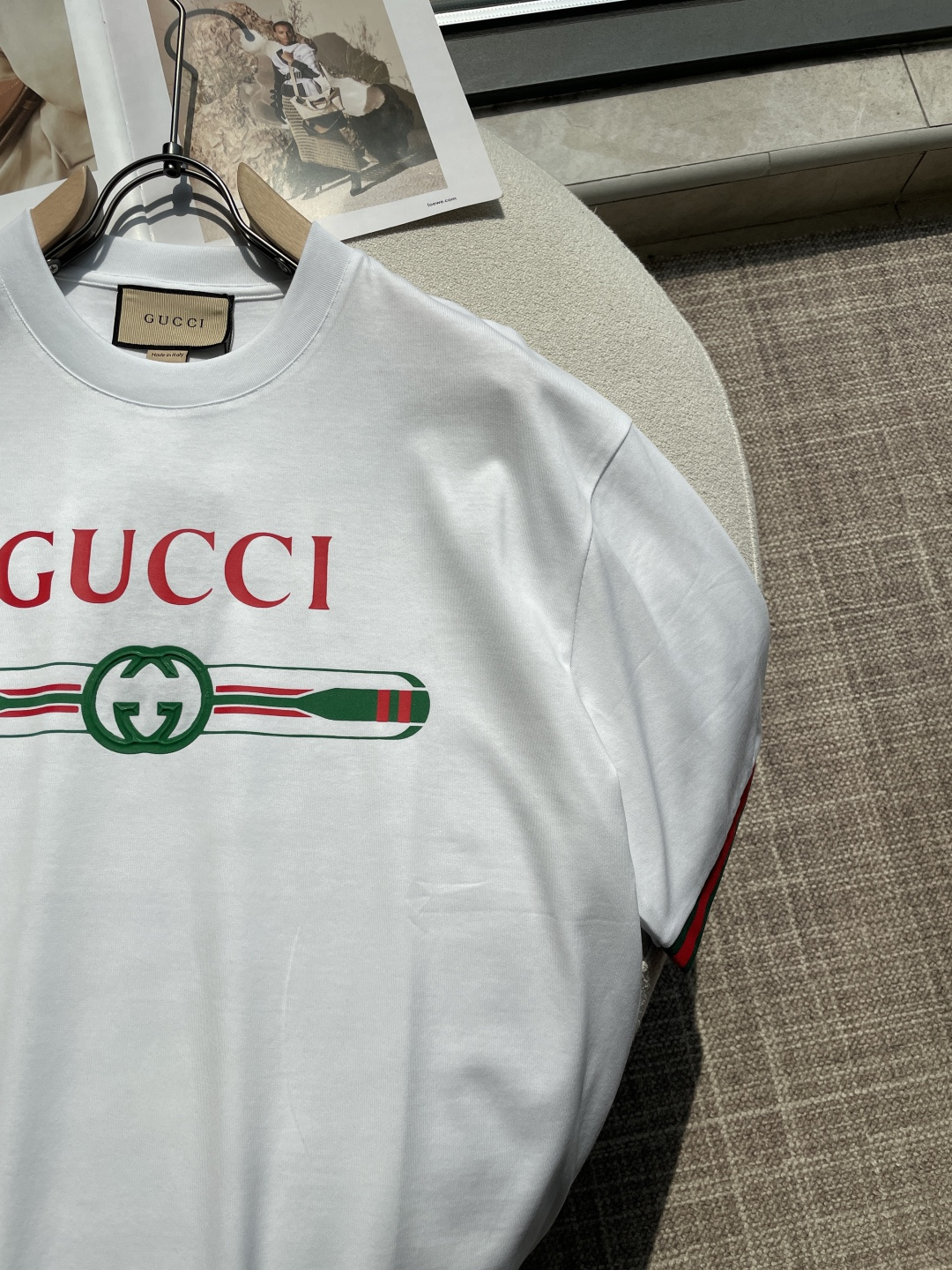 Gucc 2026春夏新款首发专柜最新款短袖圆领T恤 高端订制 设计前卫时尚！品牌logo重工艺设计 高