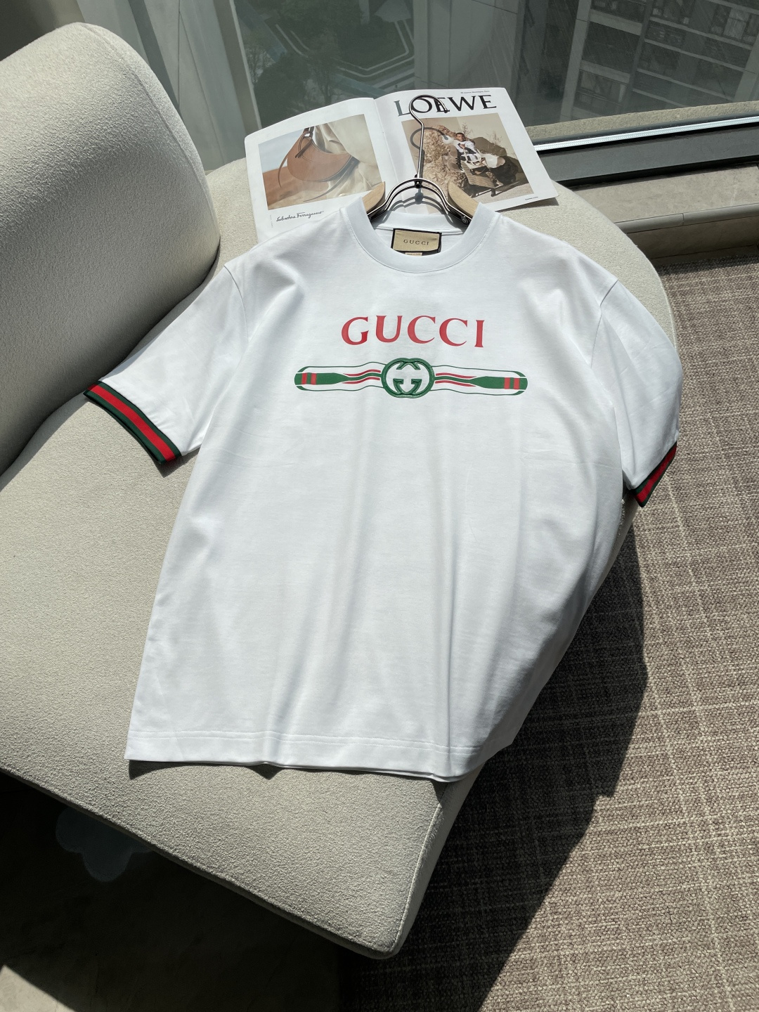 Gucc 2026春夏新款首发专柜最新款短袖圆领T恤 高端订制 设计前卫时尚！品牌logo重工艺设计 高