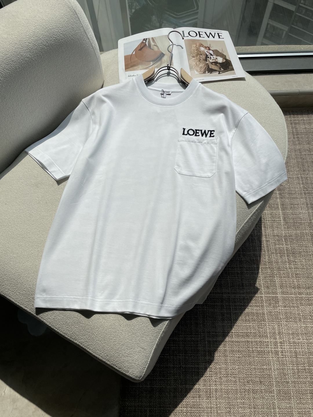 Loewe 2026春夏新款首发专柜最新款短袖圆领T恤 高端订制 设计前卫时尚！品牌logo重工艺设计 