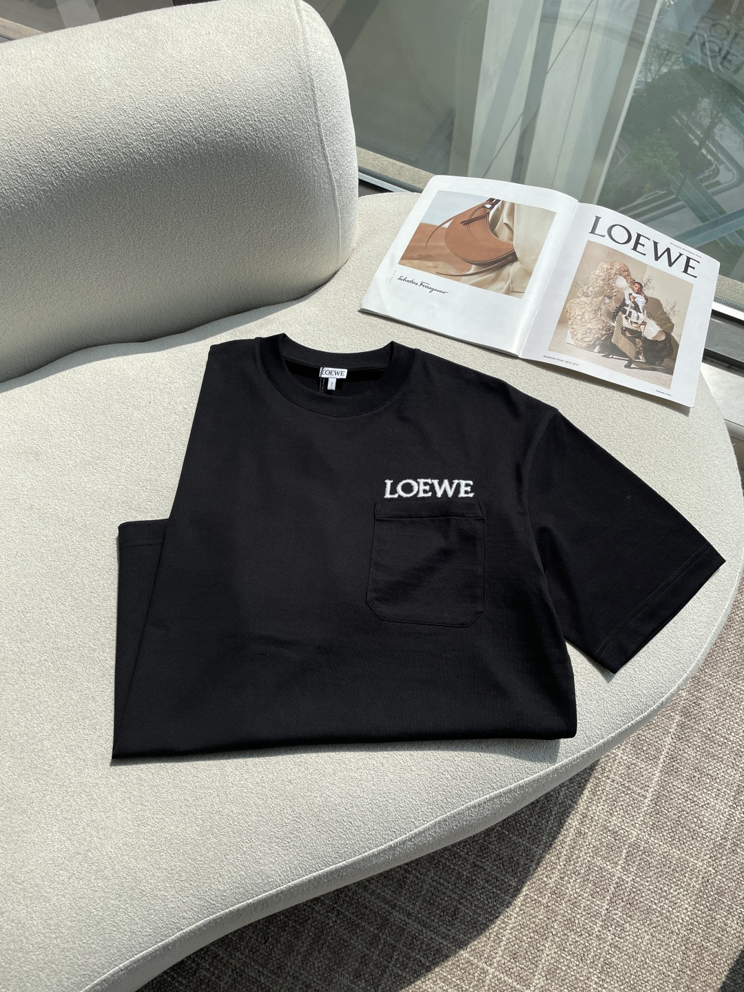 Loewe 2026春夏新款首发专柜最新款短袖圆领T恤 高端订制 设计前卫时尚！品牌logo重工艺设计 